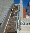 escada externa de acesso a laje superior
